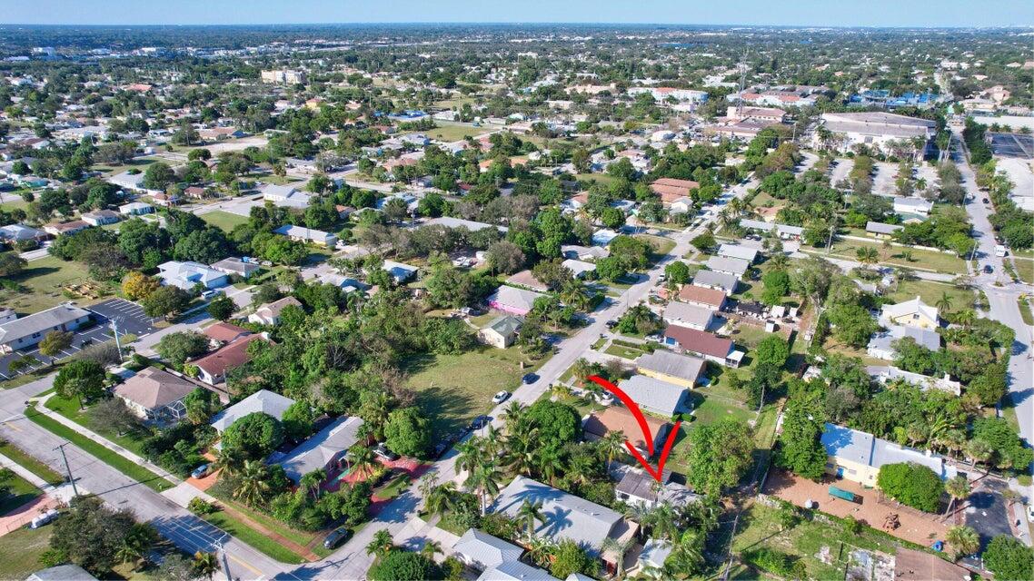 237 SW 3rd Delray Beach, FL 33444