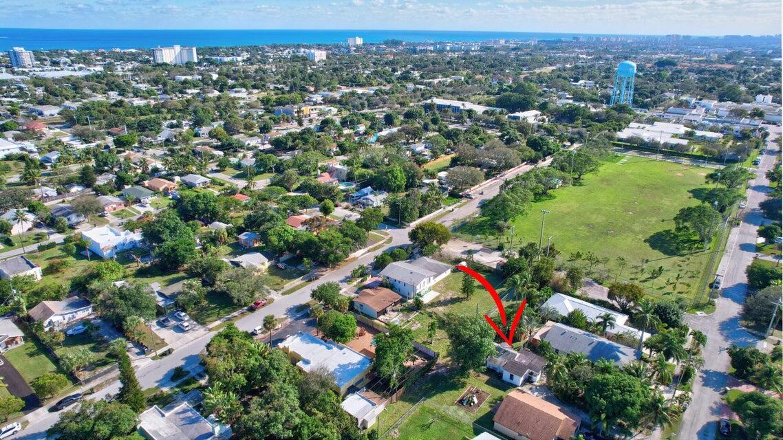 237 SW 3rd Delray Beach, FL 33444