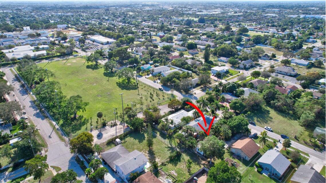 237 SW 3rd Delray Beach, FL 33444
