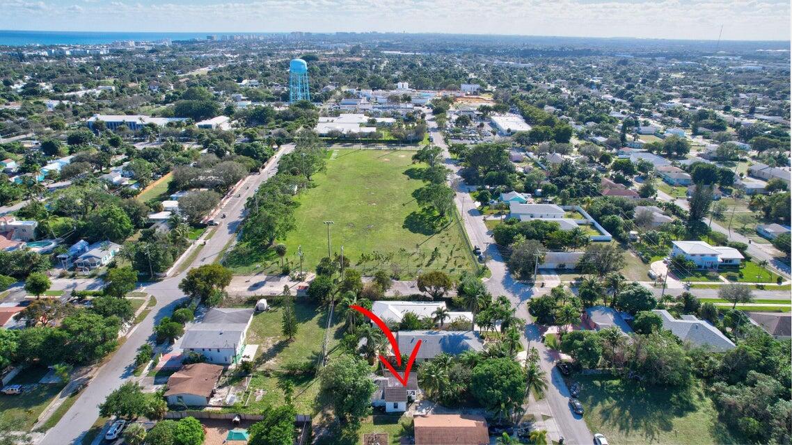 237 SW 3rd Delray Beach, FL 33444