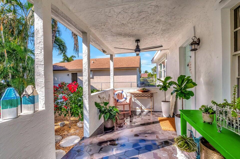 237 SW 3rd Delray Beach, FL 33444