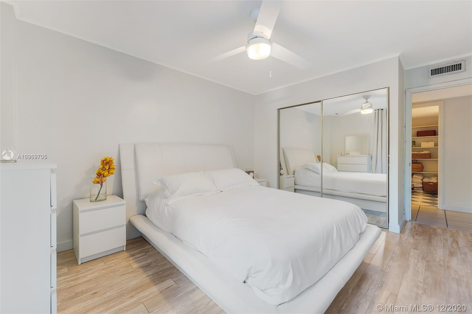 image TIGERTAIL BAY8