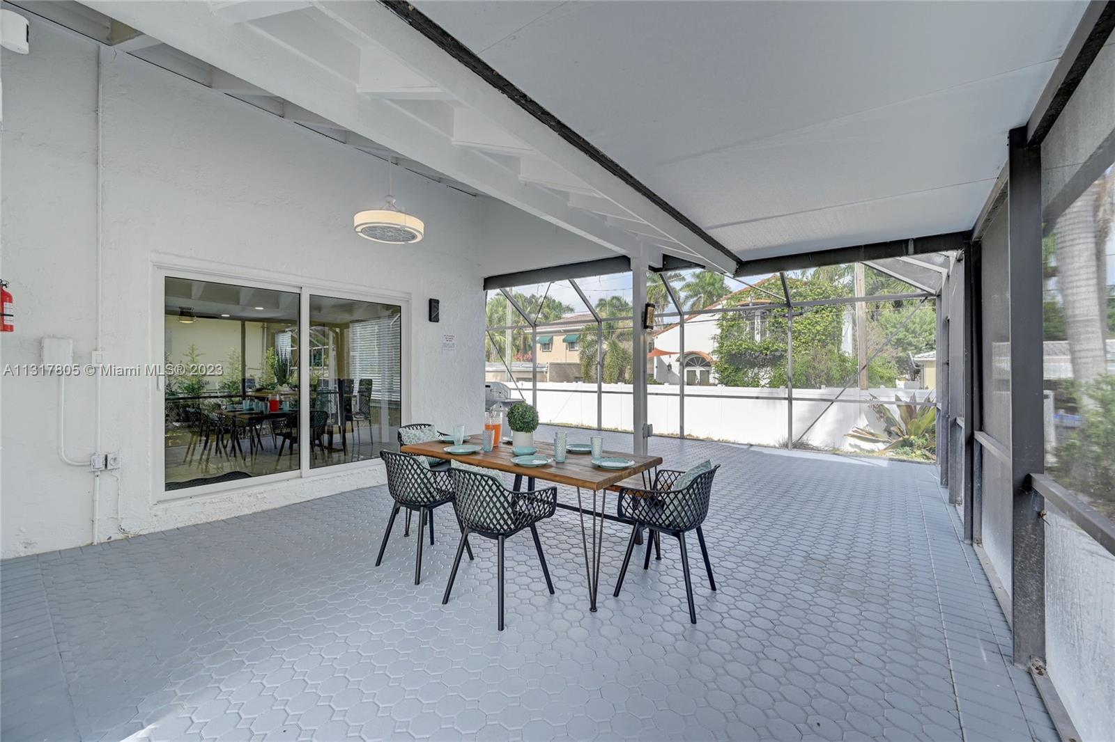 1109 Hollywood Blvd Hollywood, FL 33019