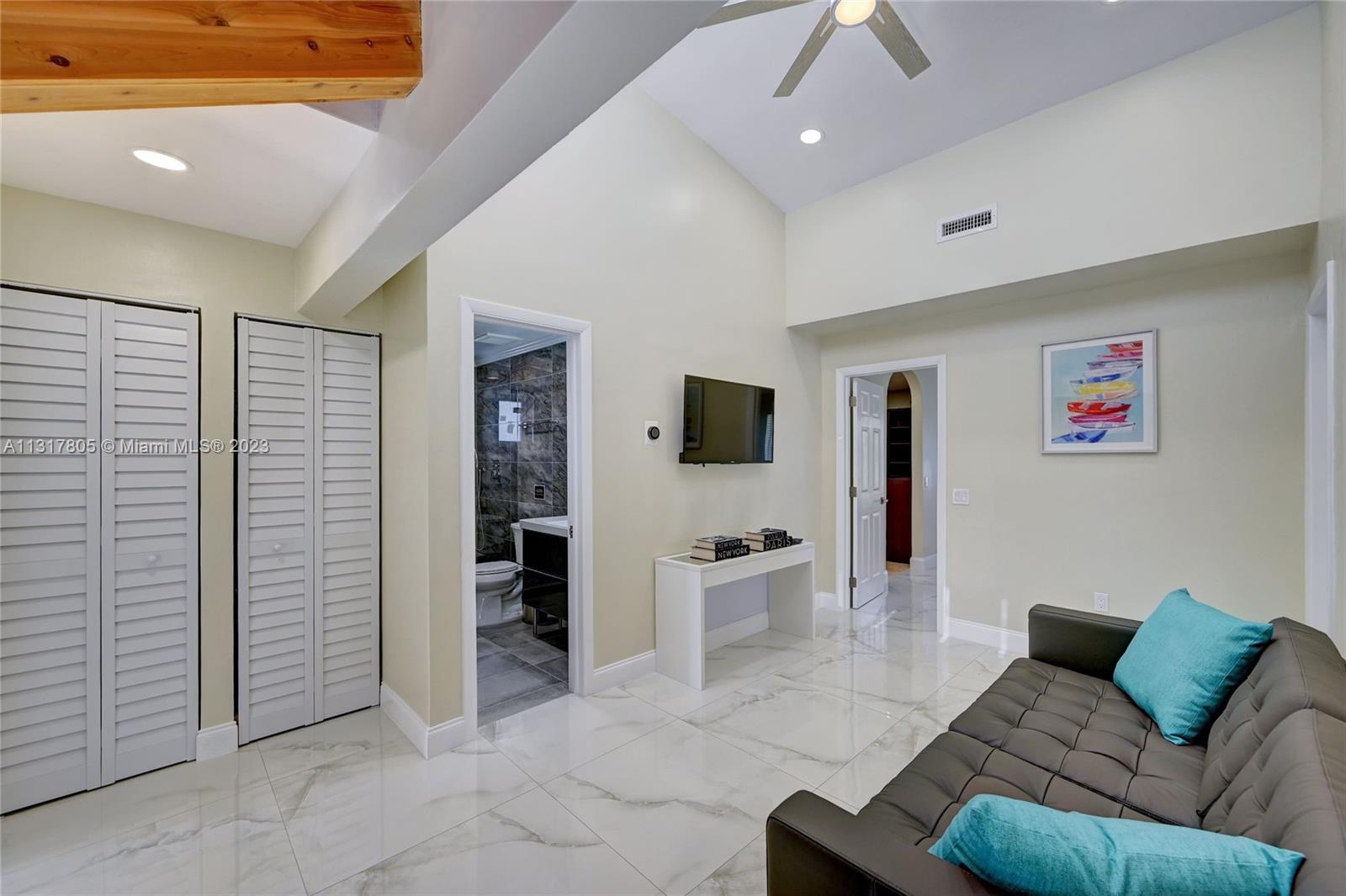 1109 Hollywood Blvd Hollywood, FL 33019