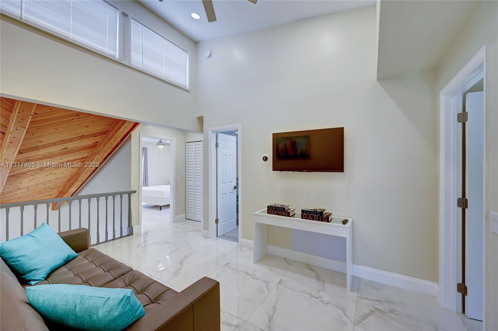 1109 Hollywood Blvd Hollywood, FL 33019