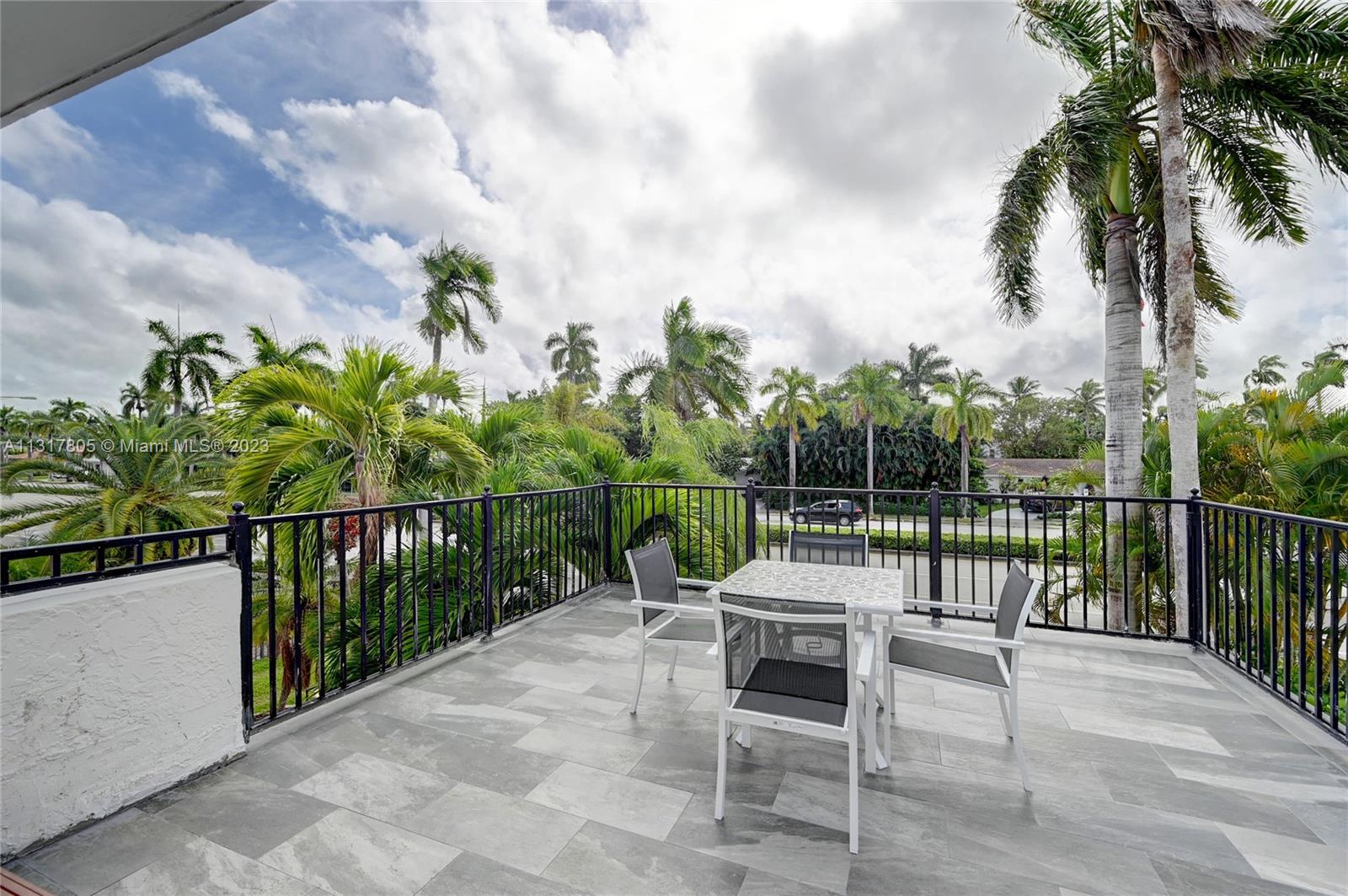 1109 Hollywood Blvd Hollywood, FL 33019