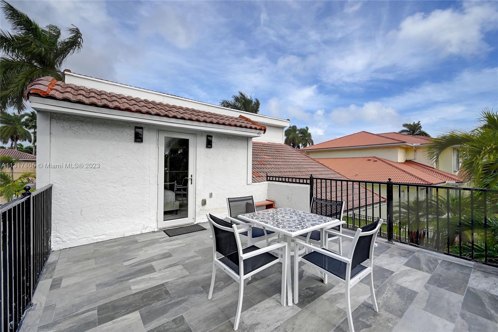 1109 Hollywood Blvd Hollywood, FL 33019