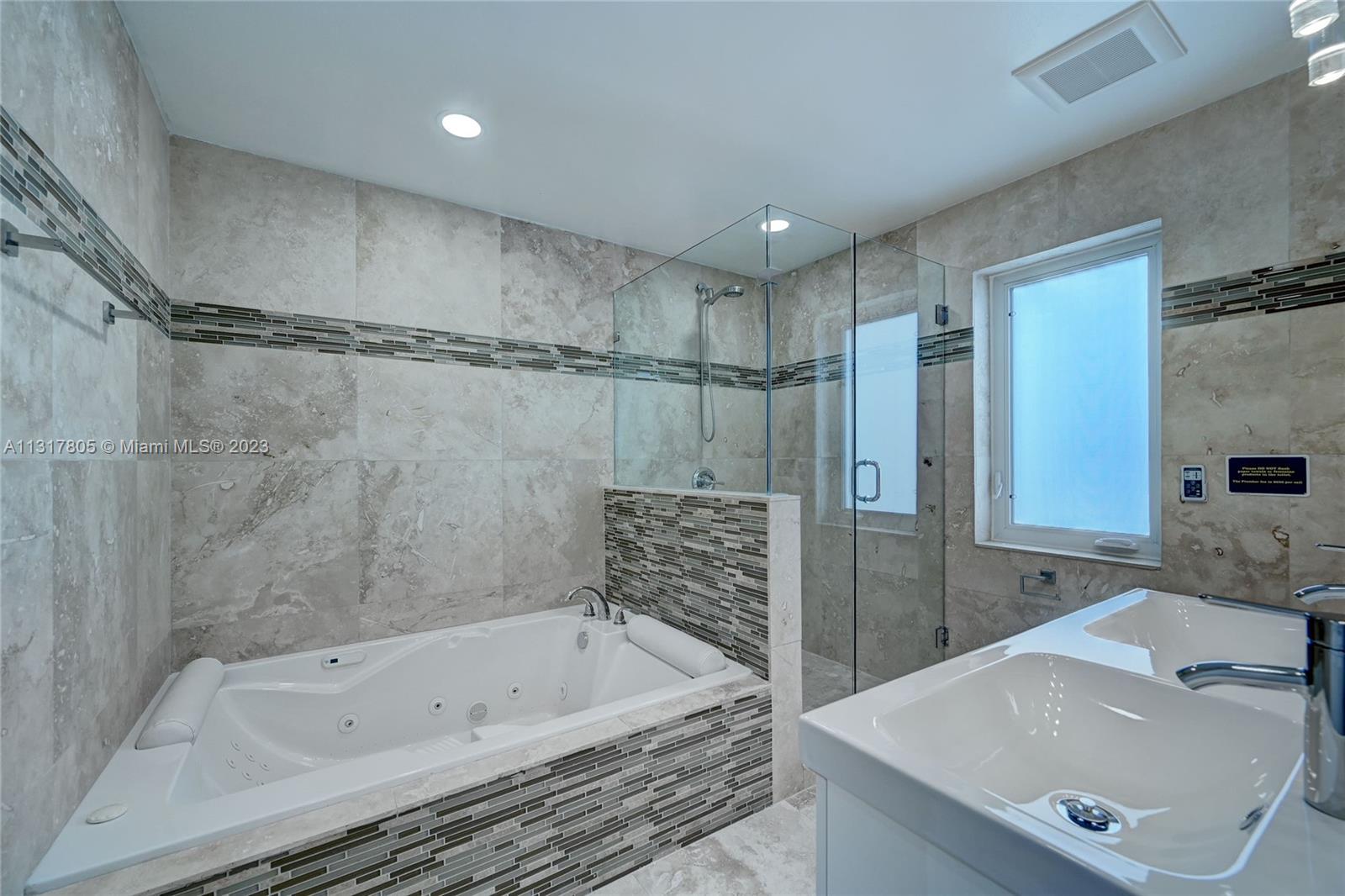 1109 Hollywood Blvd Hollywood, FL 33019