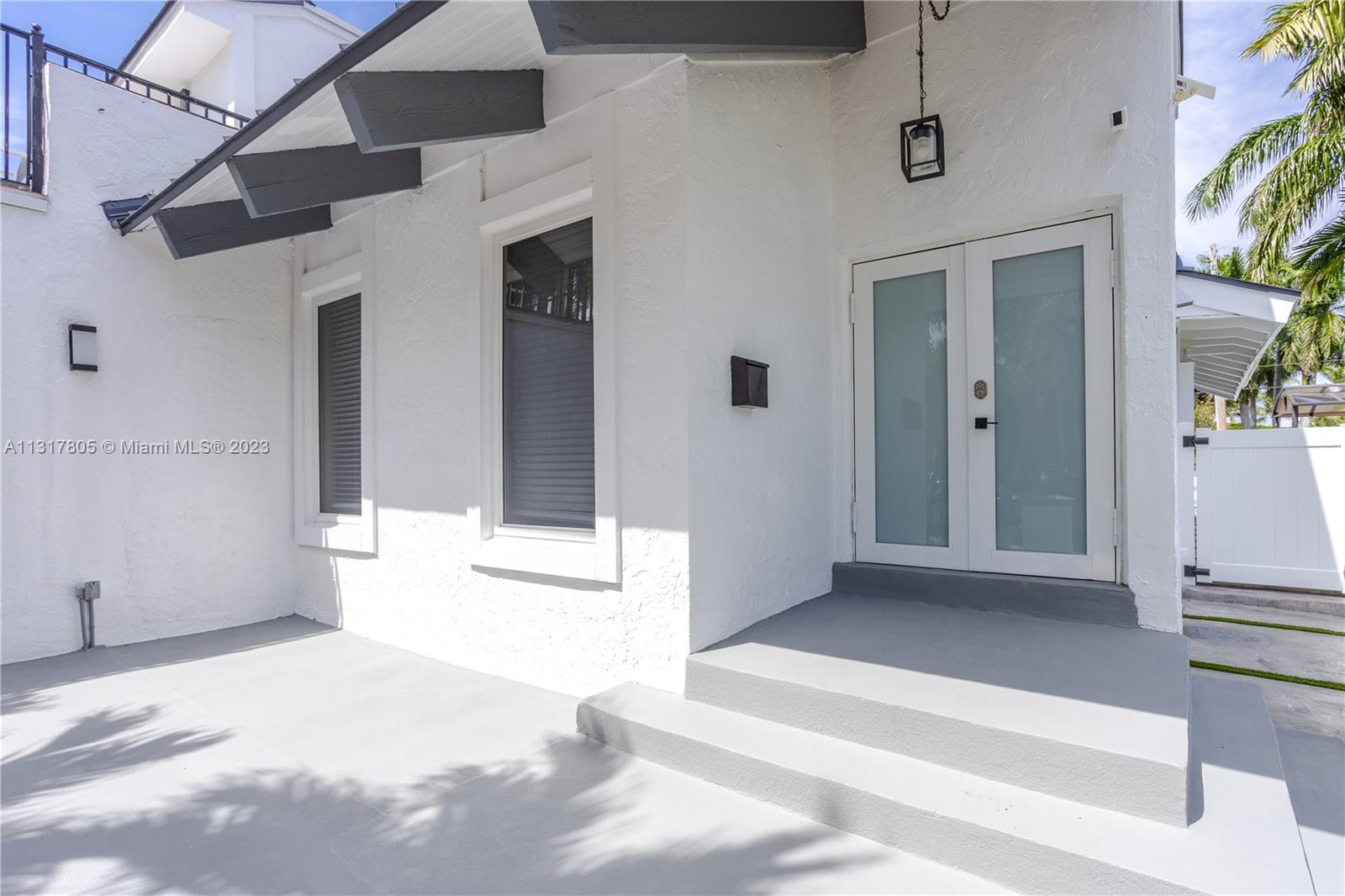 1109 Hollywood Blvd Hollywood, FL 33019