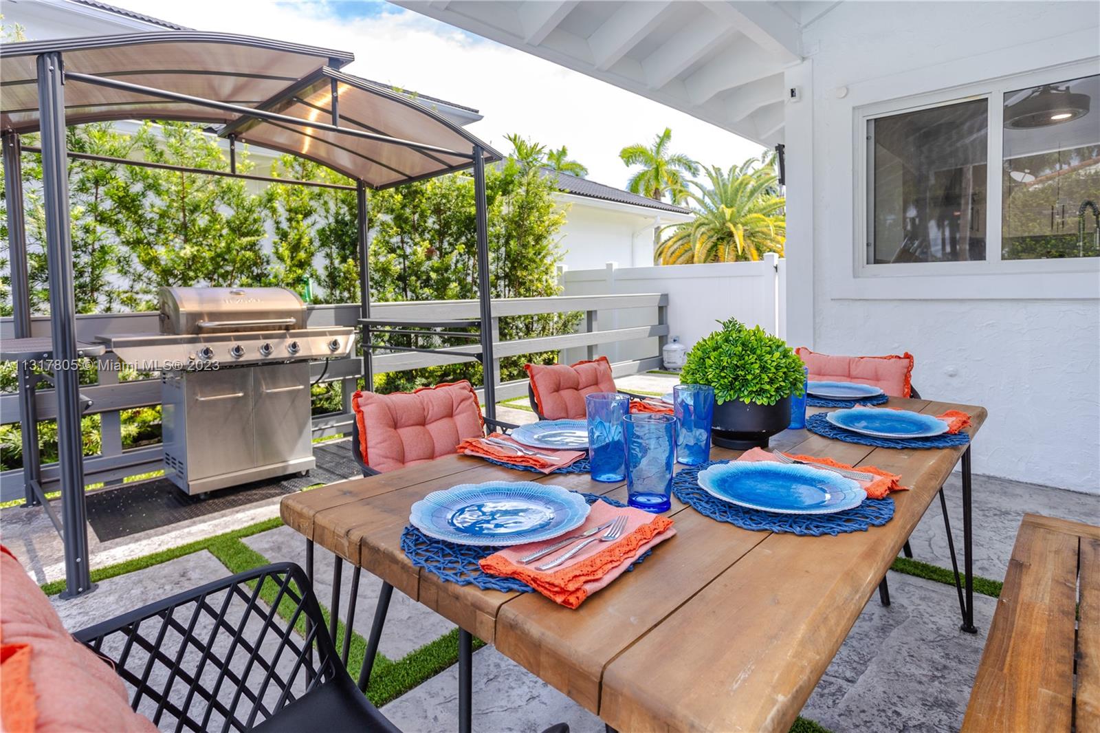 1109 Hollywood Blvd Hollywood, FL 33019