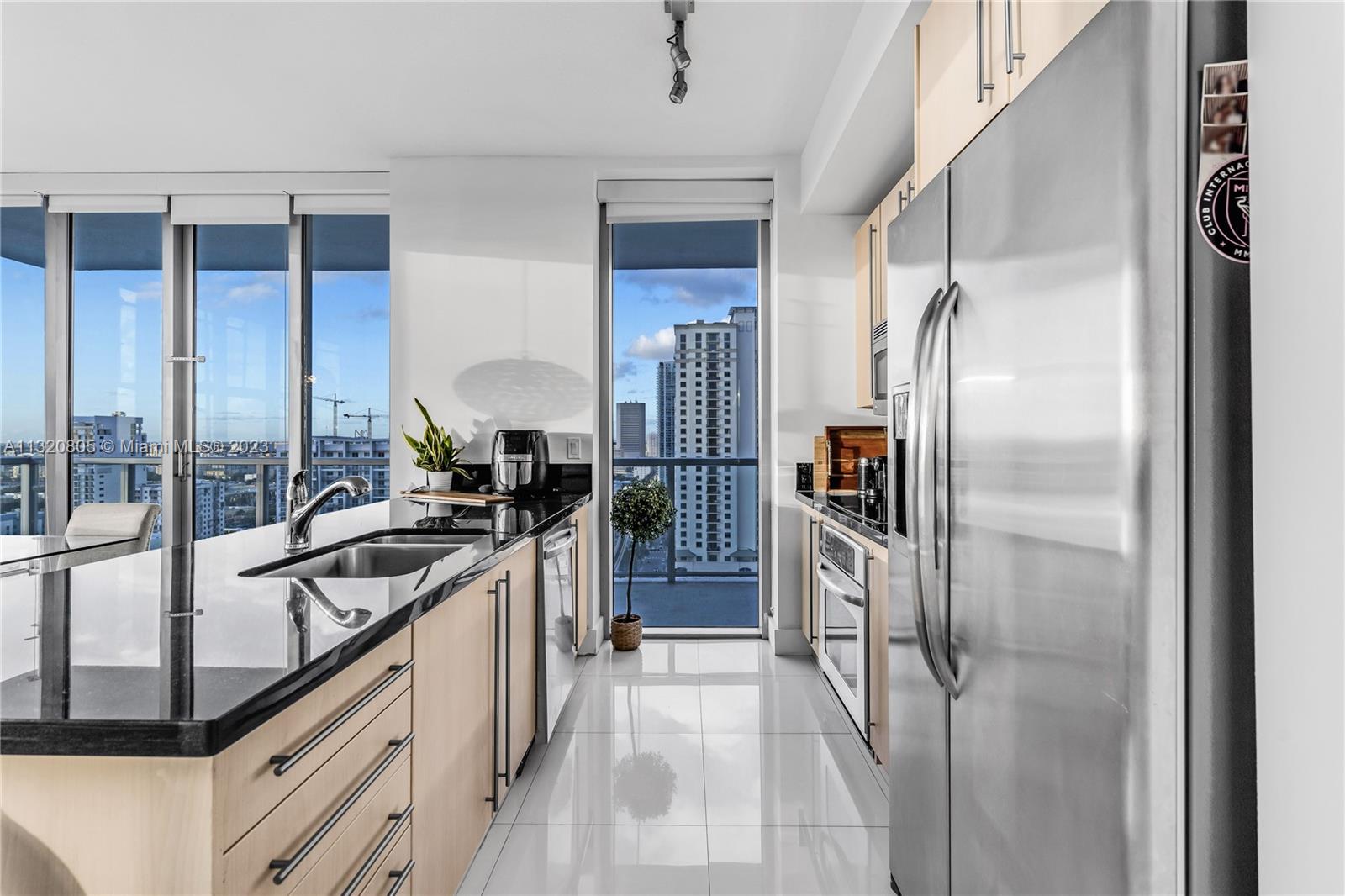 79 SW 12th St #2712-S Miami, FL 33130