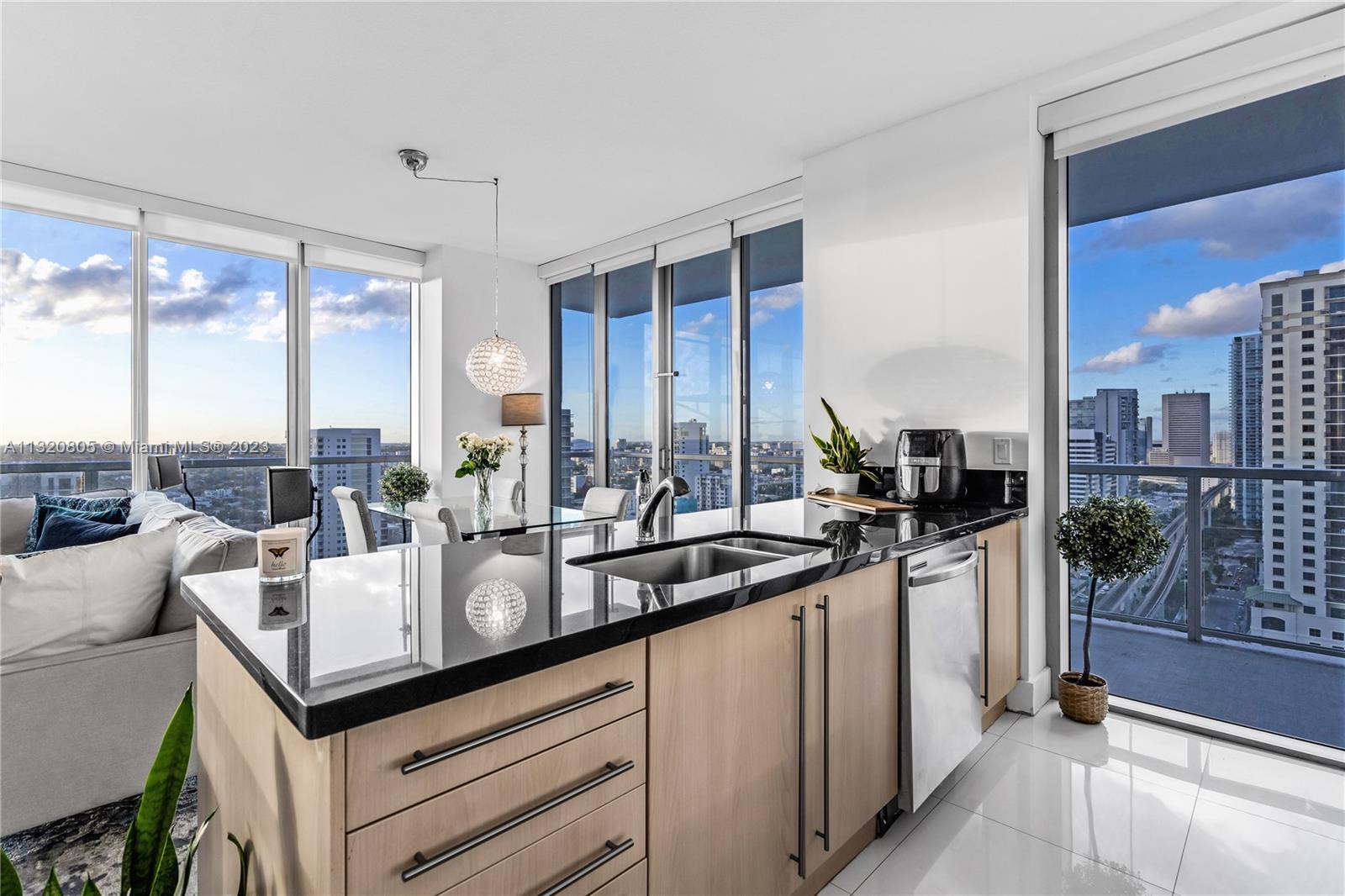 79 SW 12th St #2712-S Miami, FL 33130