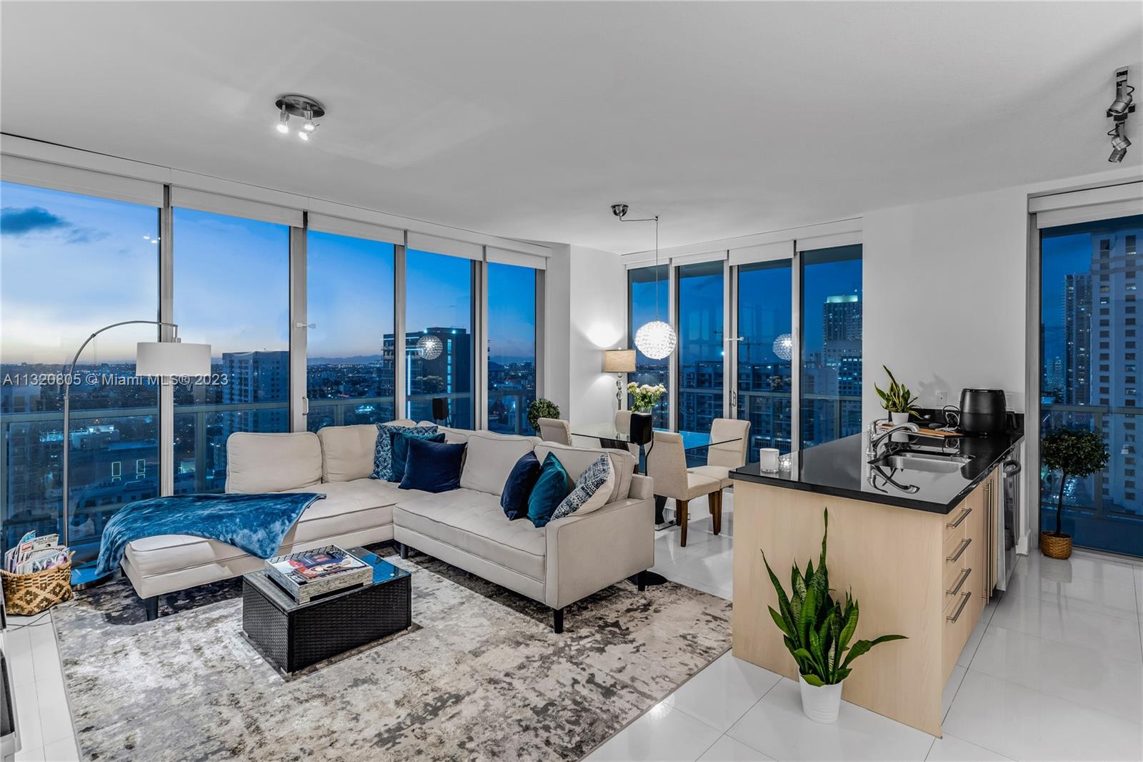 79 SW 12th St #2712-S Miami, FL 33130