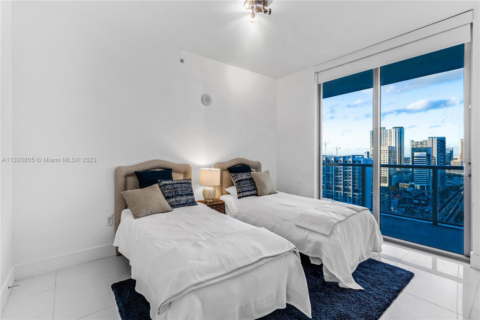 79 SW 12th St #2712-S Miami, FL 33130