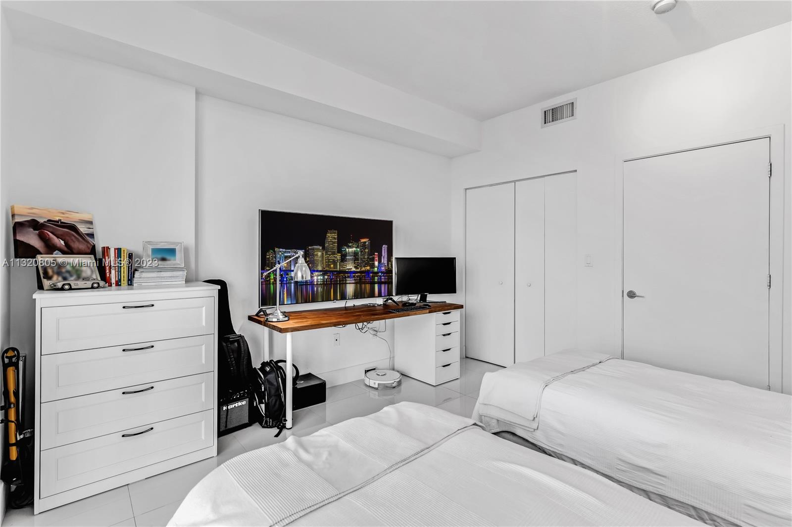 79 SW 12th St #2712-S Miami, FL 33130