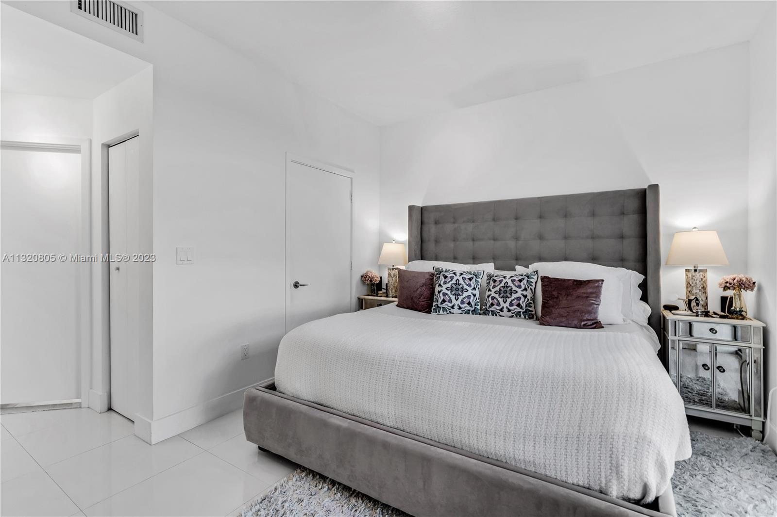 79 SW 12th St #2712-S Miami, FL 33130