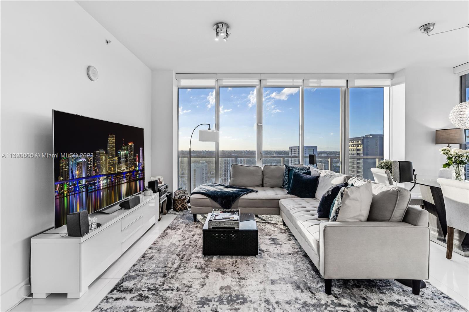 79 SW 12th St #2712-S Miami, FL 33130