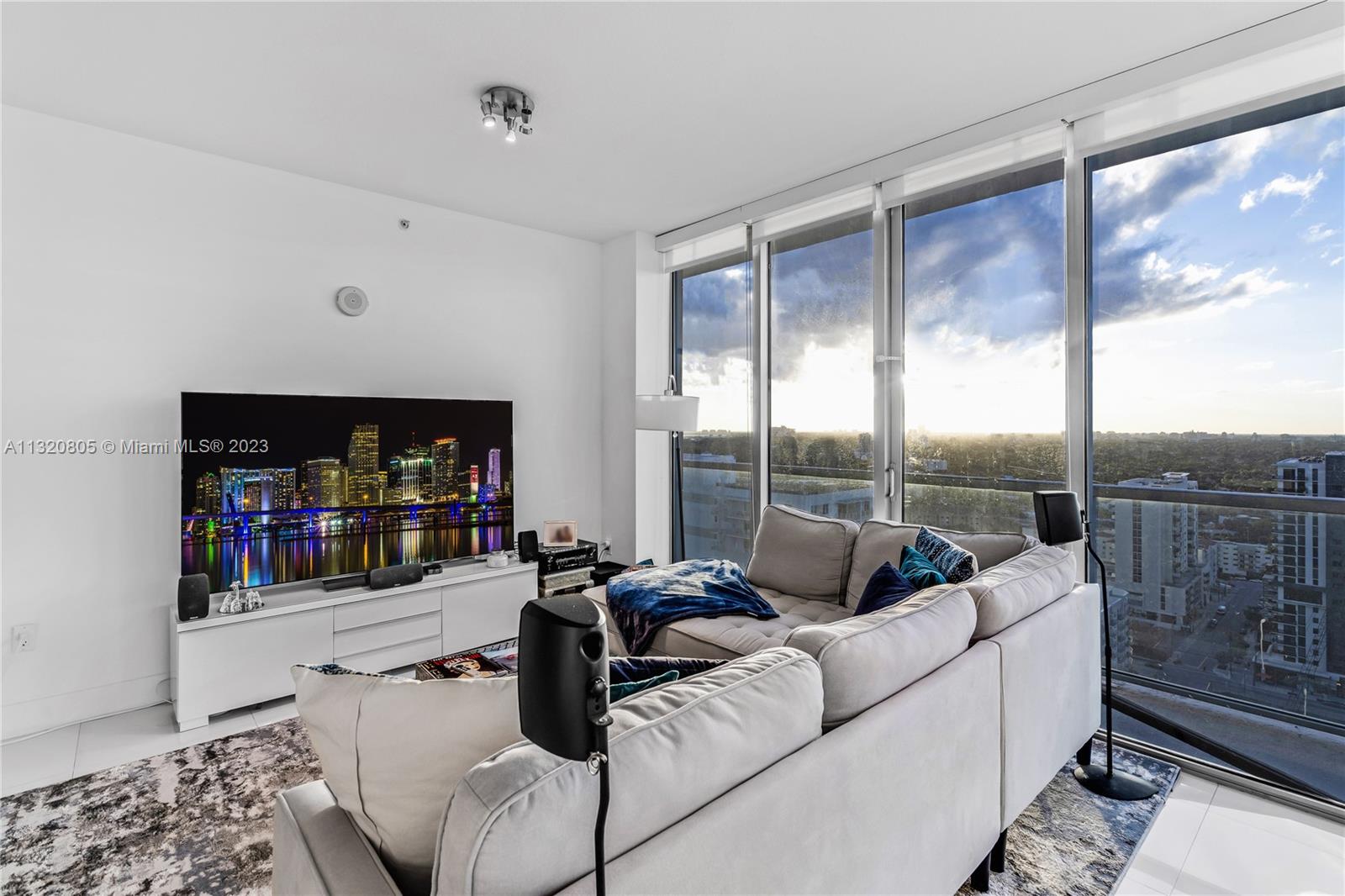 79 SW 12th St #2712-S Miami, FL 33130