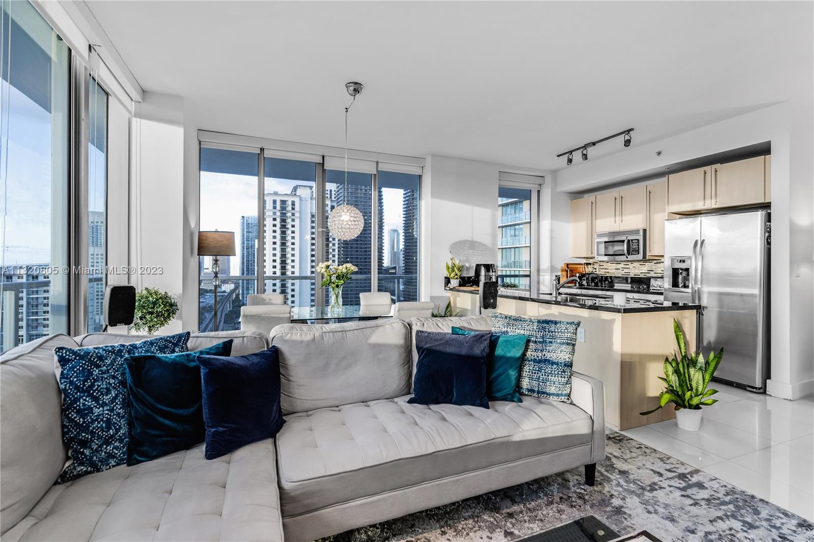 79 SW 12th St #2712-S Miami, FL 33130