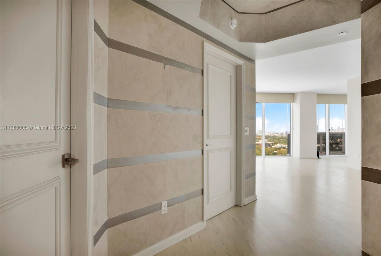 4775 Collins Ave #2805