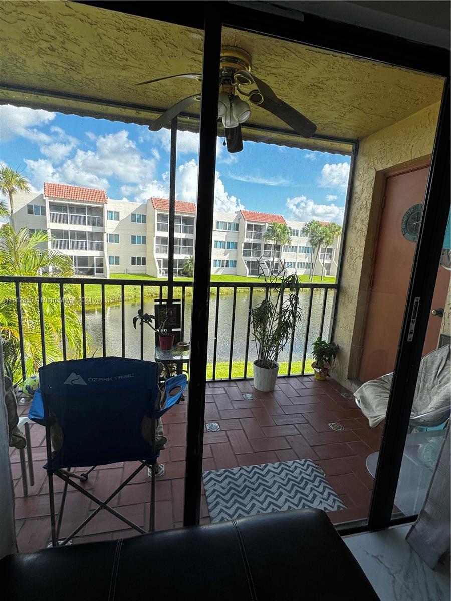 150 Lakeview Dr #201 Weston, FL 33326