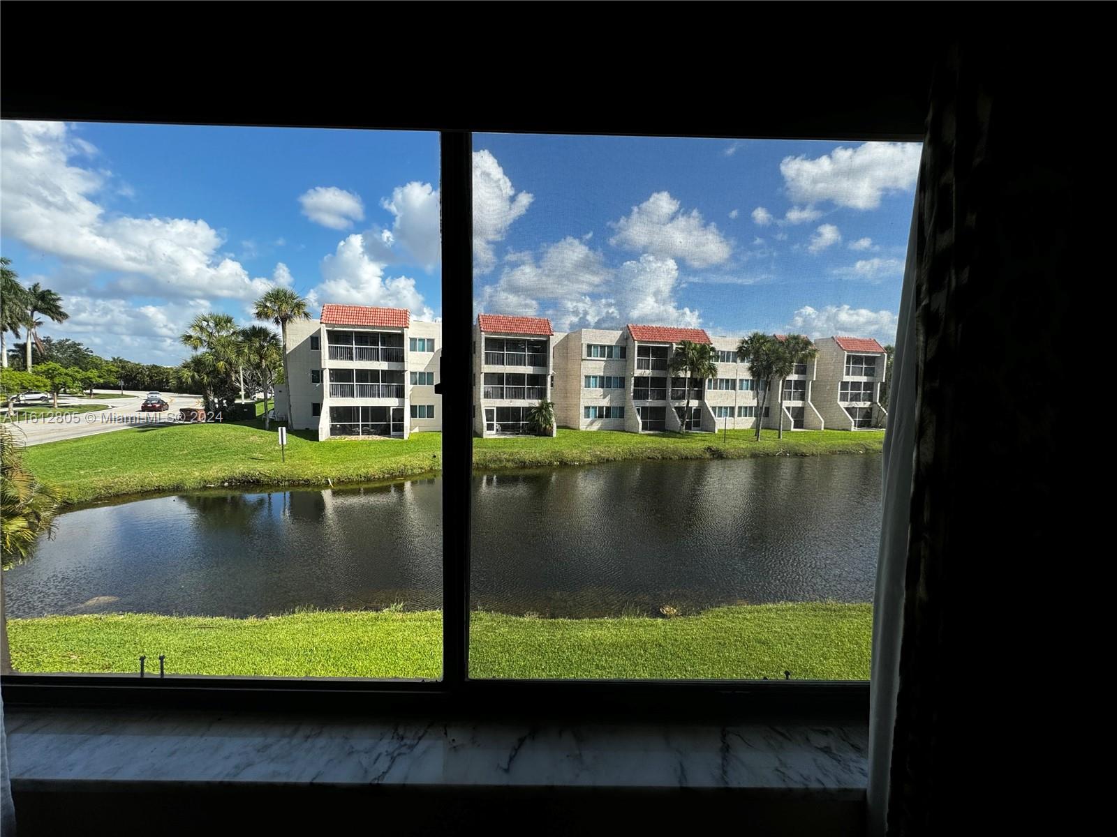 150 Lakeview Dr #201 Weston, FL 33326