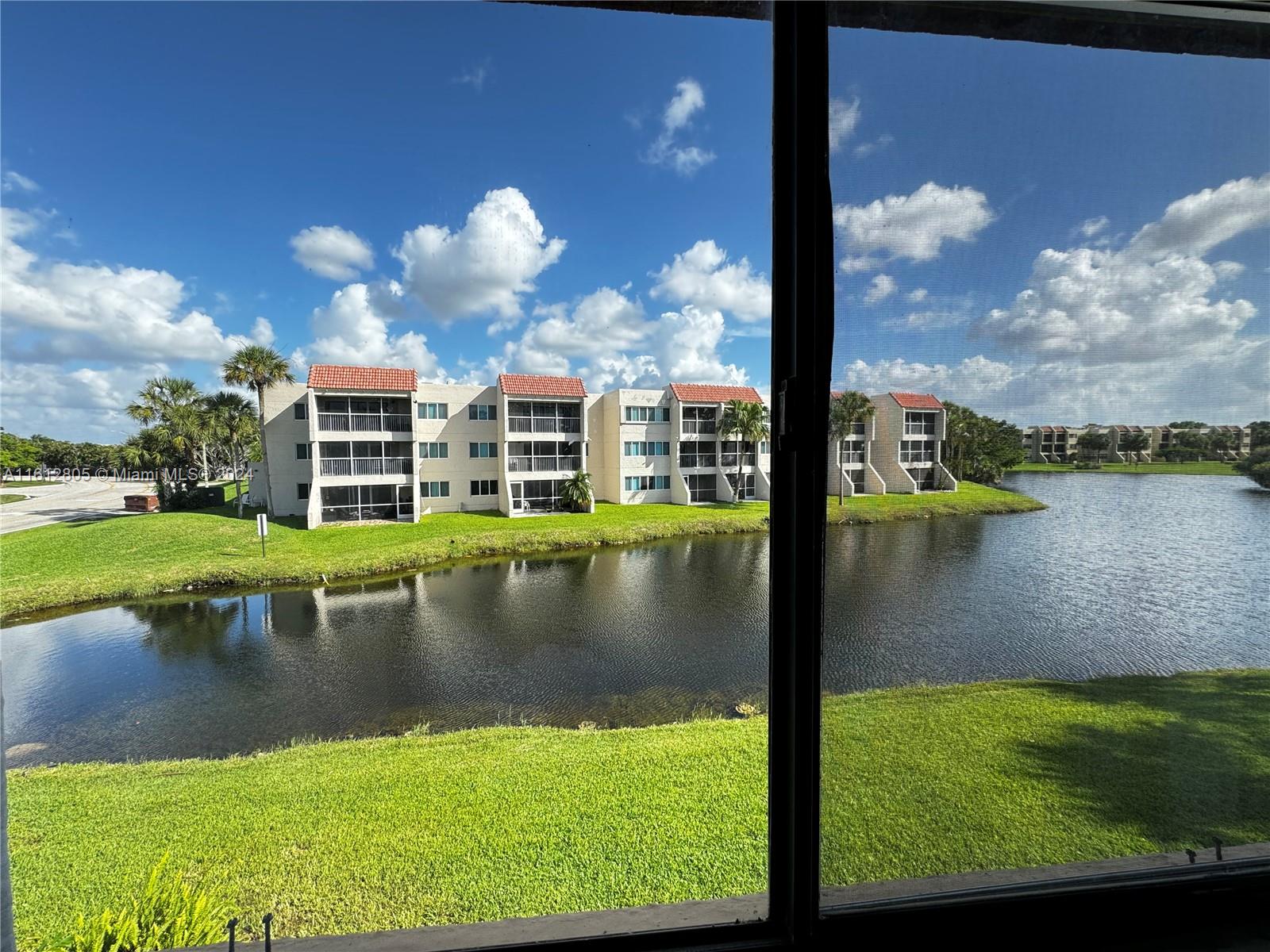 150 Lakeview Dr #201 Weston, FL 33326