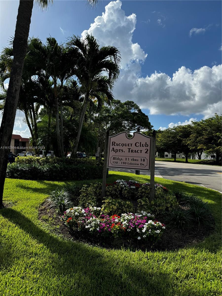 150 Lakeview Dr #201 Weston, FL 33326