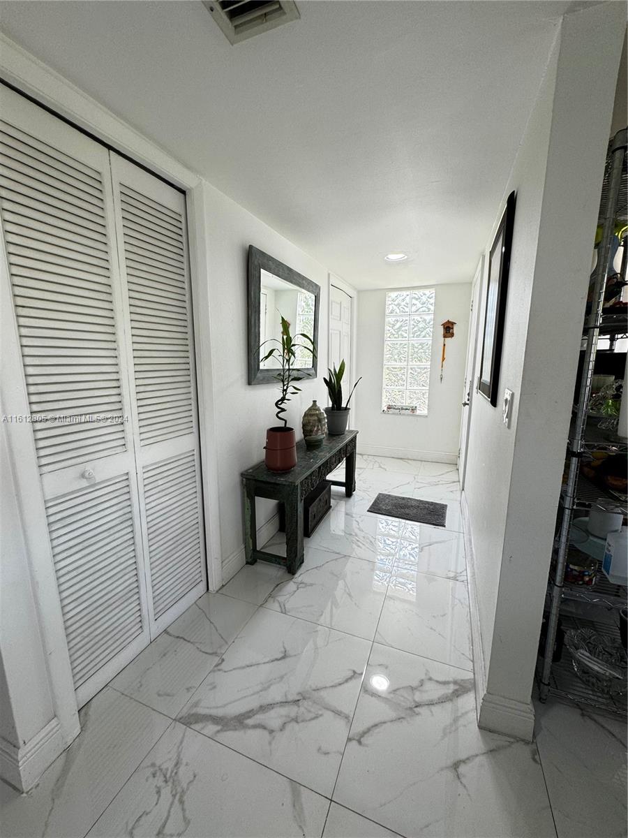 150 Lakeview Dr #201 Weston, FL 33326