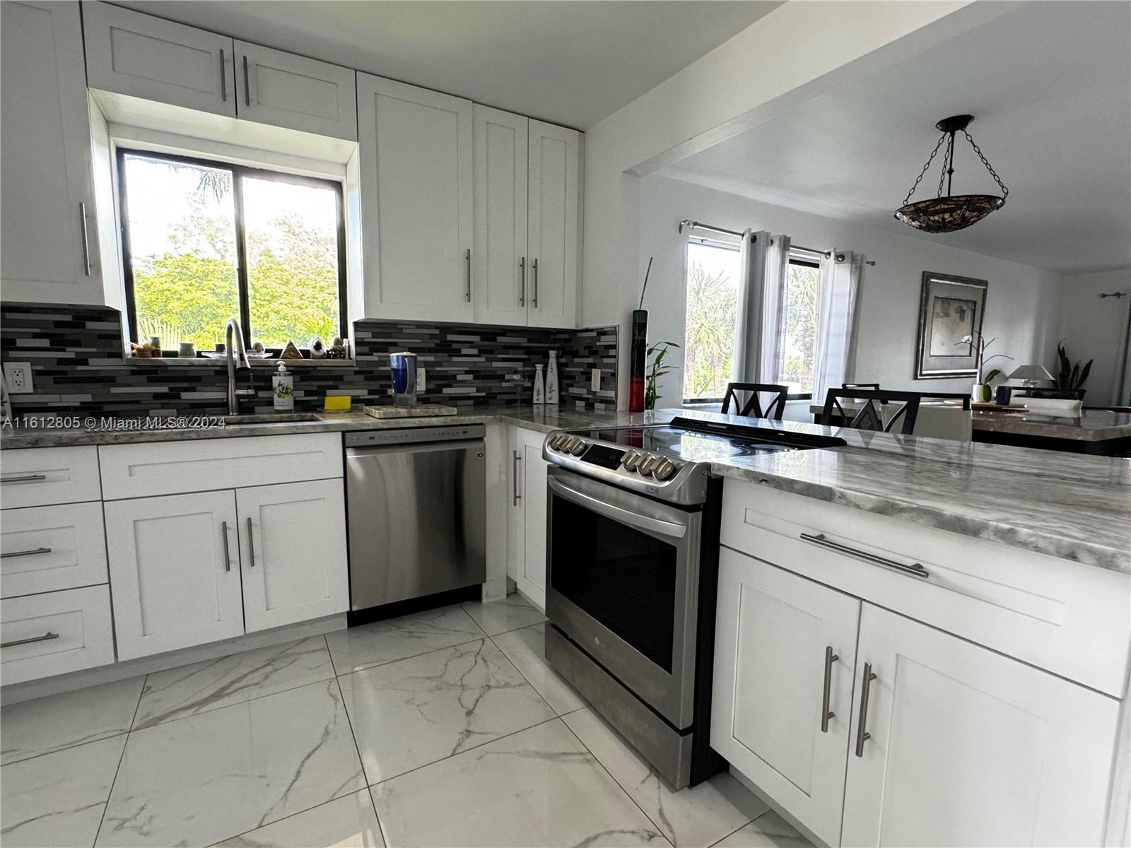 150 Lakeview Dr #201 Weston, FL 33326