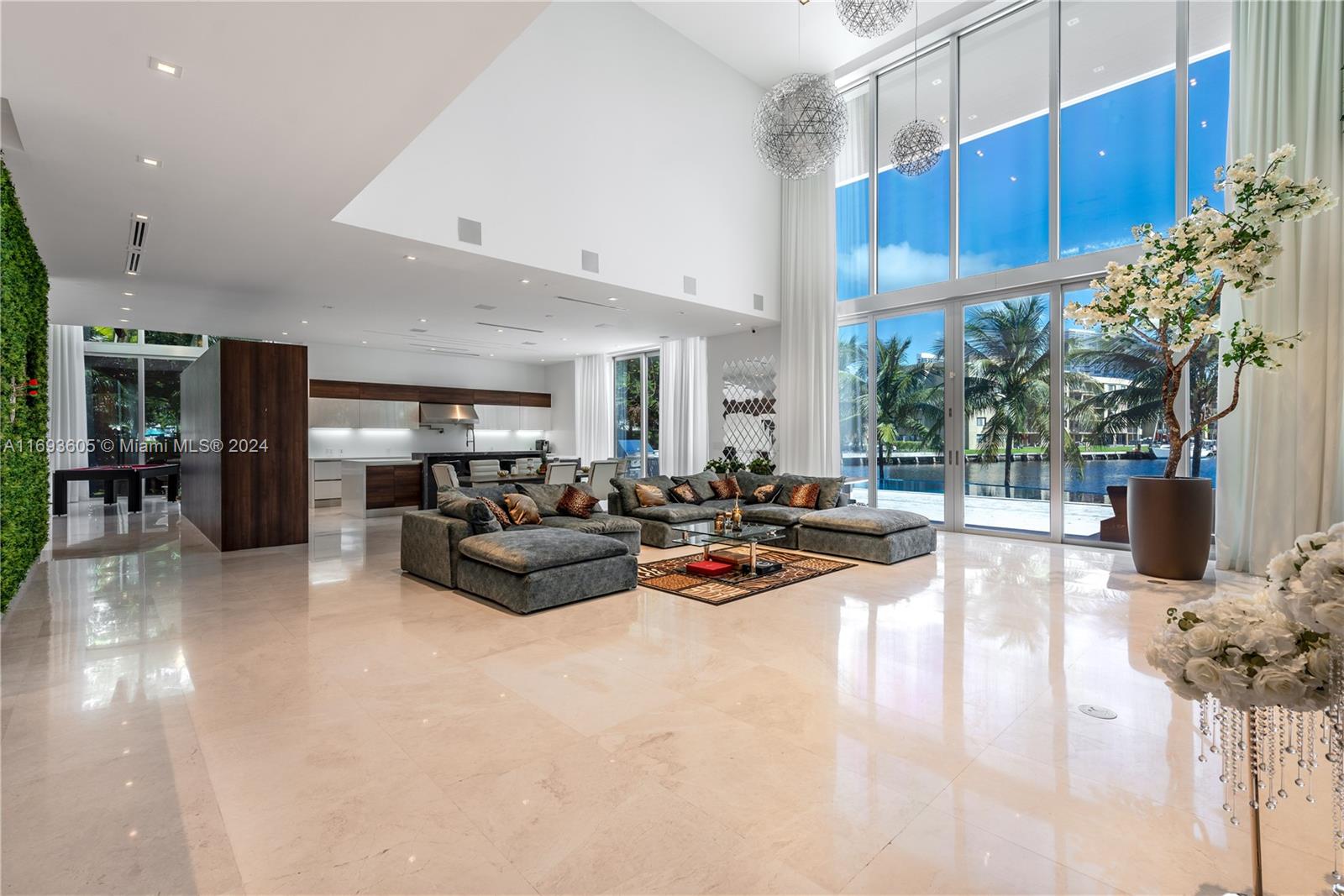 400 Tamarind Dr Hallandale Beach, FL 33009 400 Tamarind Dr Hallandale Beach, FL 33009