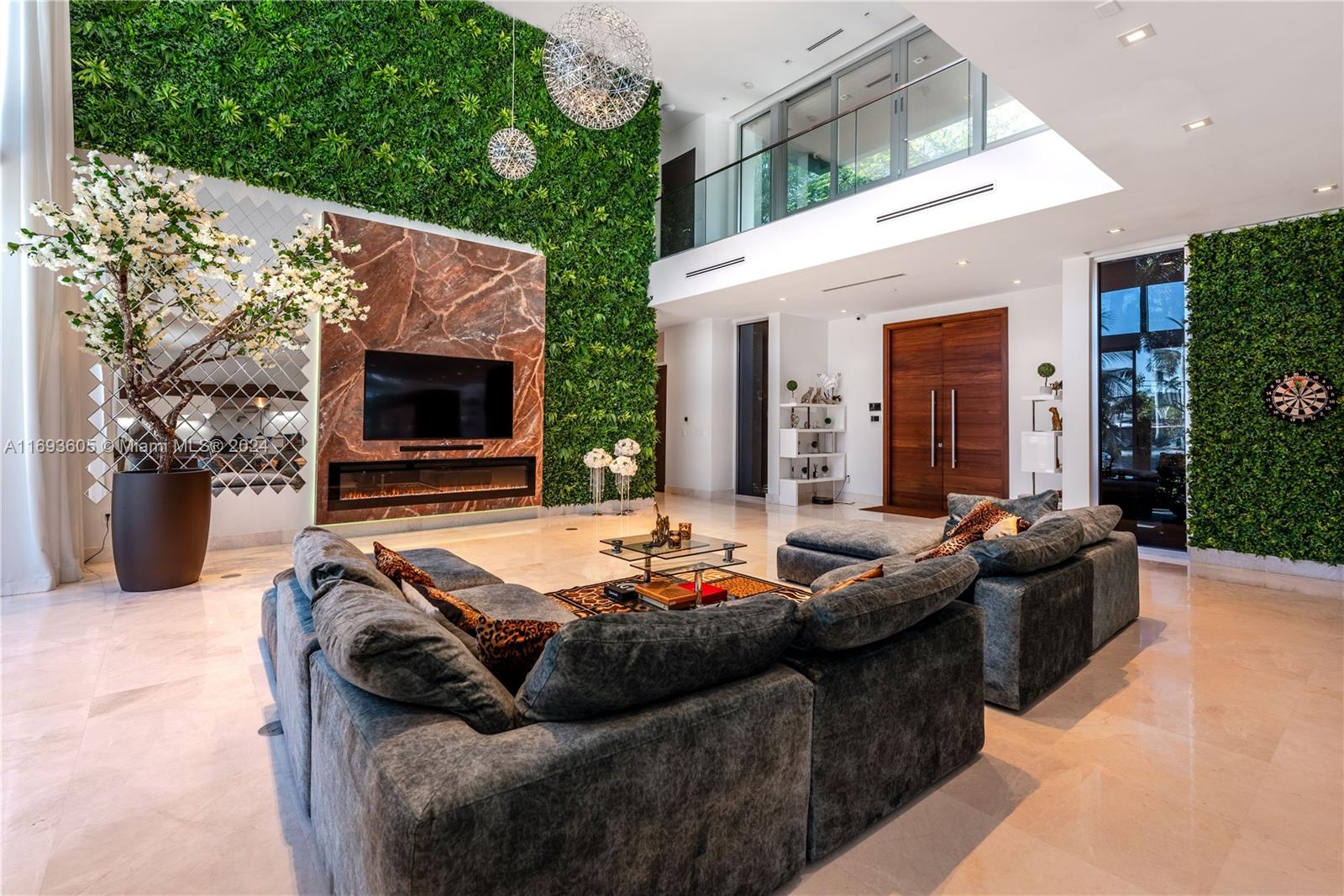 400 Tamarind Dr Hallandale Beach, FL 33009 400 Tamarind Dr Hallandale Beach, FL 33009