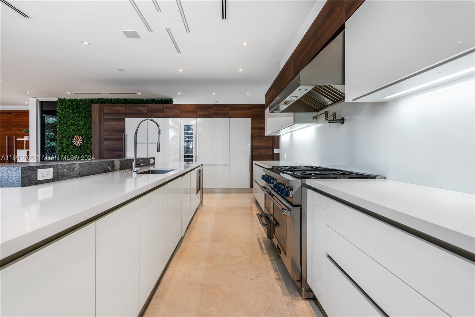 400 Tamarind Dr Hallandale Beach, FL 33009 400 Tamarind Dr Hallandale Beach, FL 33009