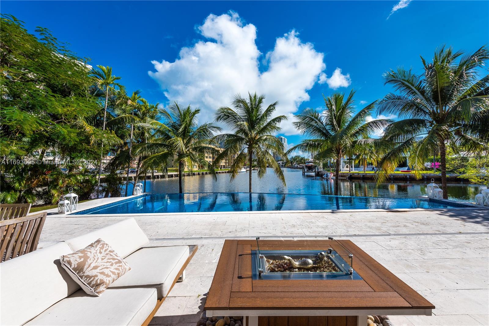 400 Tamarind Dr Hallandale Beach, FL 33009 400 Tamarind Dr Hallandale Beach, FL 33009