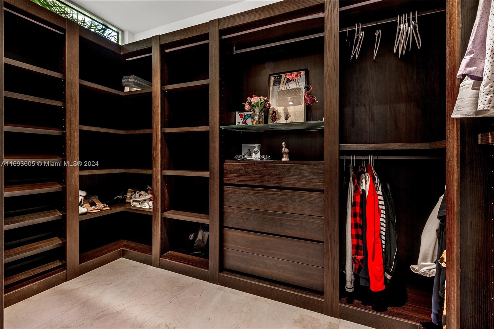 400 Tamarind Dr Hallandale Beach, FL 33009 400 Tamarind Dr Hallandale Beach, FL 33009