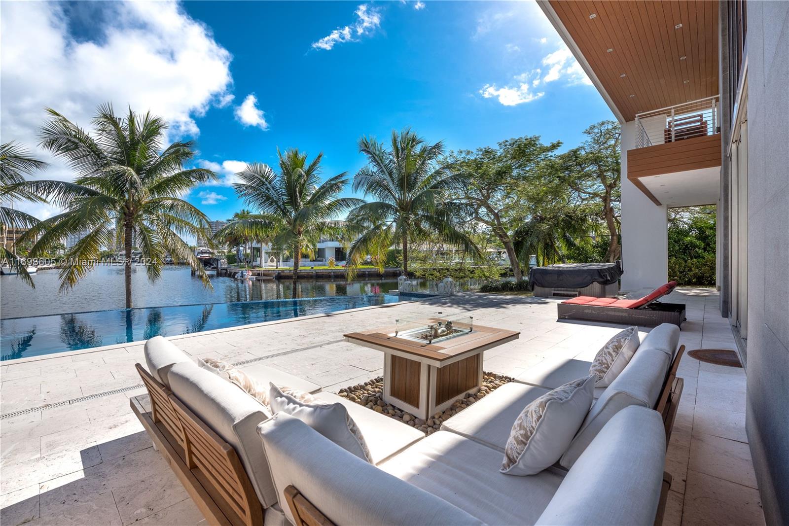 400 Tamarind Dr Hallandale Beach, FL 33009 400 Tamarind Dr Hallandale Beach, FL 33009