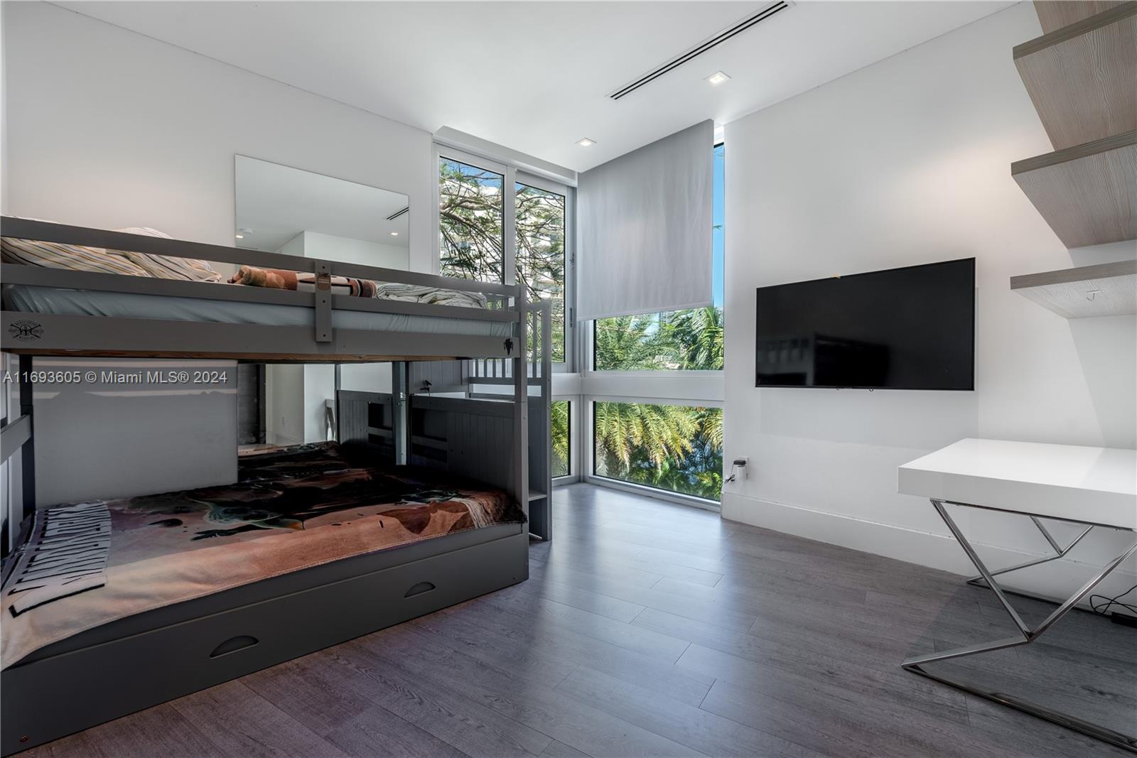 400 Tamarind Dr Hallandale Beach, FL 33009 400 Tamarind Dr Hallandale Beach, FL 33009