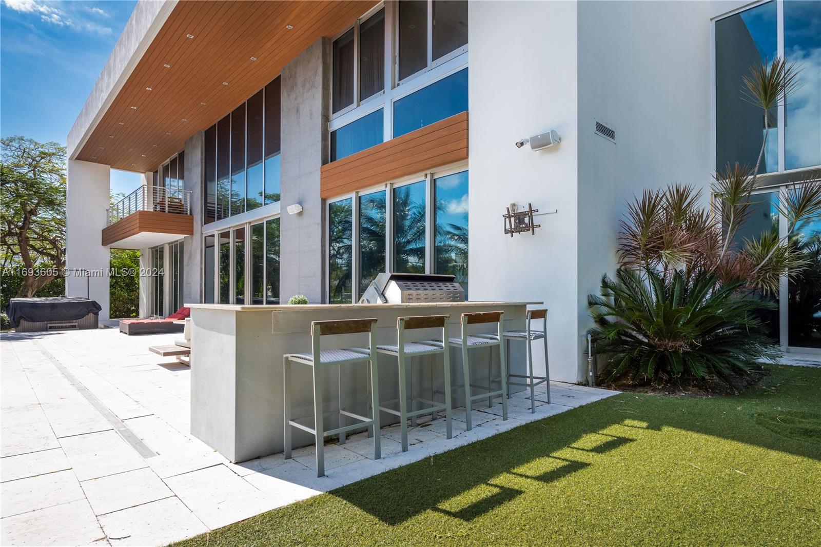 400 Tamarind Dr Hallandale Beach, FL 33009 400 Tamarind Dr Hallandale Beach, FL 33009