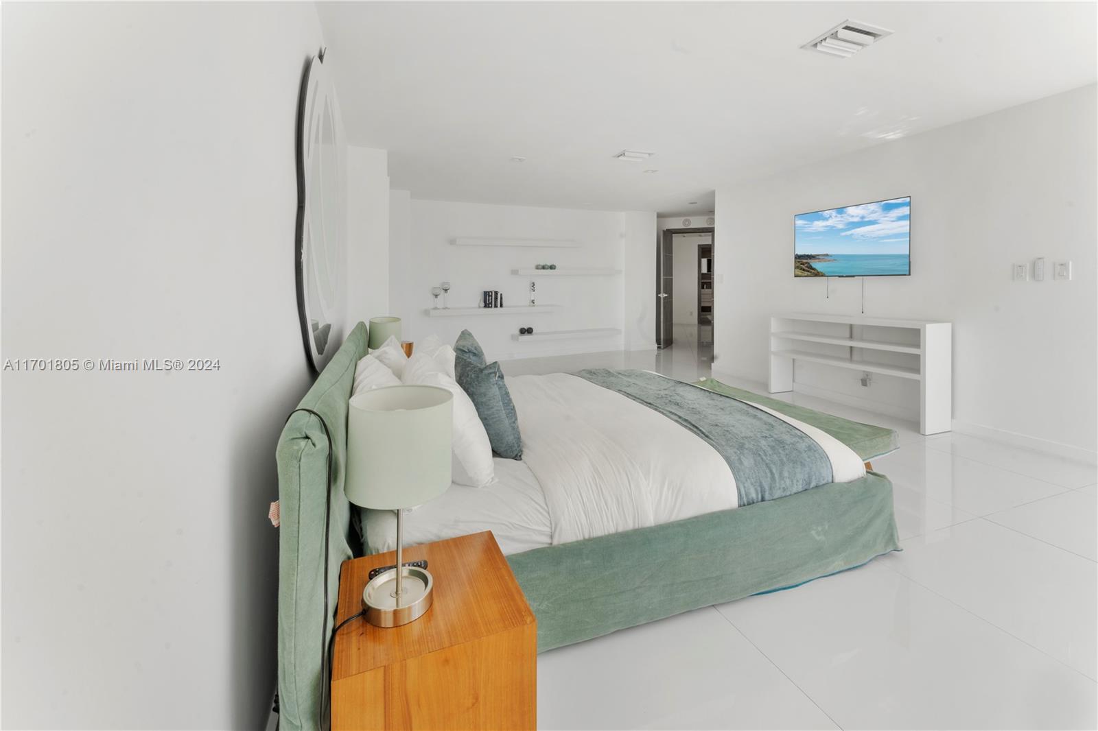 7504 W Treasure Dr North Bay Village, FL 33141