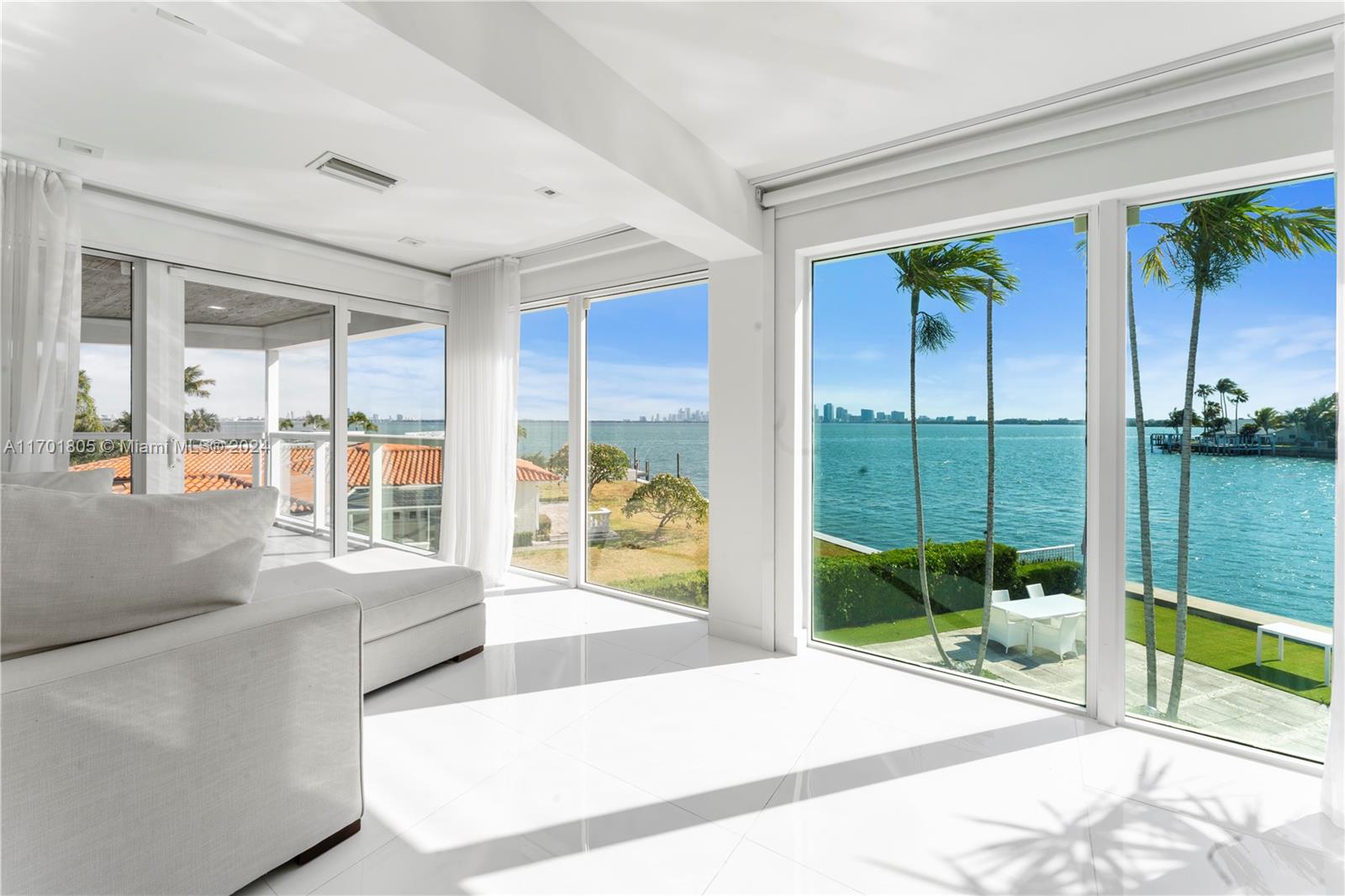 7504 W Treasure Dr North Bay Village, FL 33141