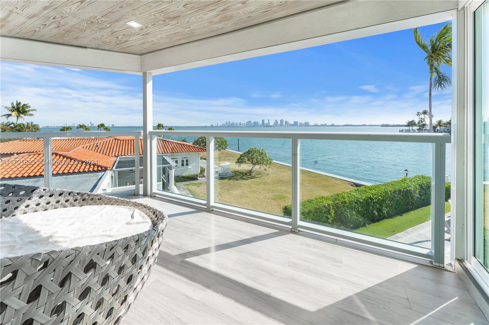 7504 W Treasure Dr North Bay Village, FL 33141