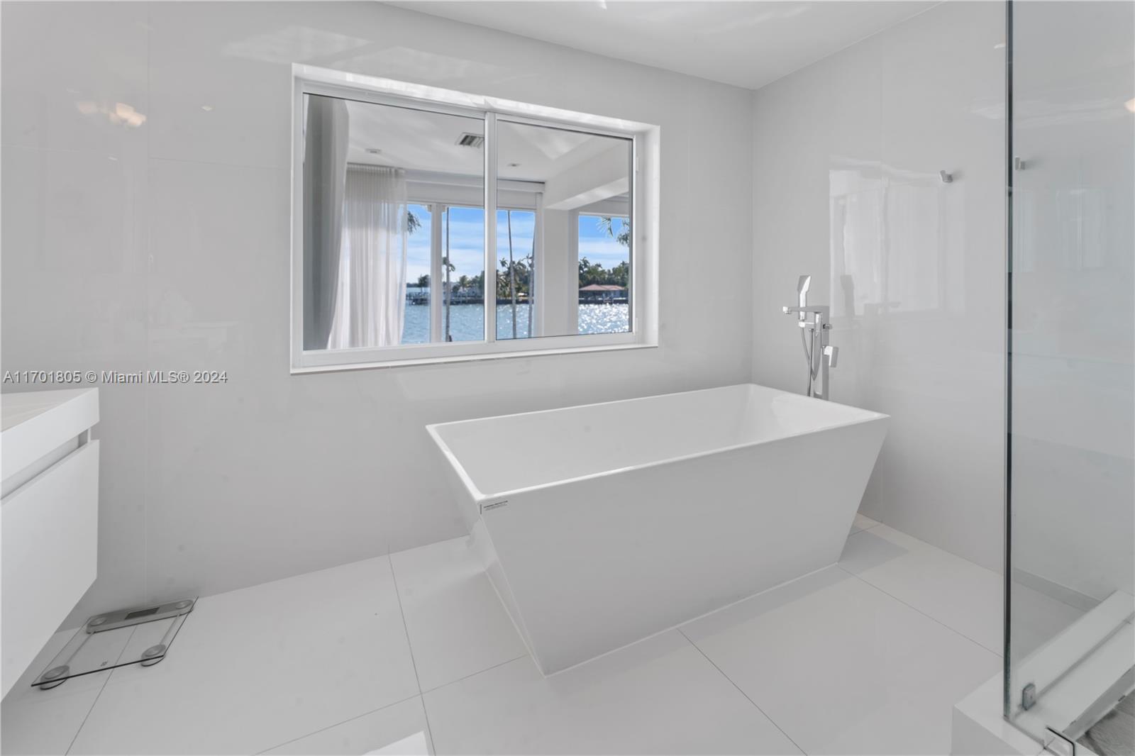 7504 W Treasure Dr North Bay Village, FL 33141