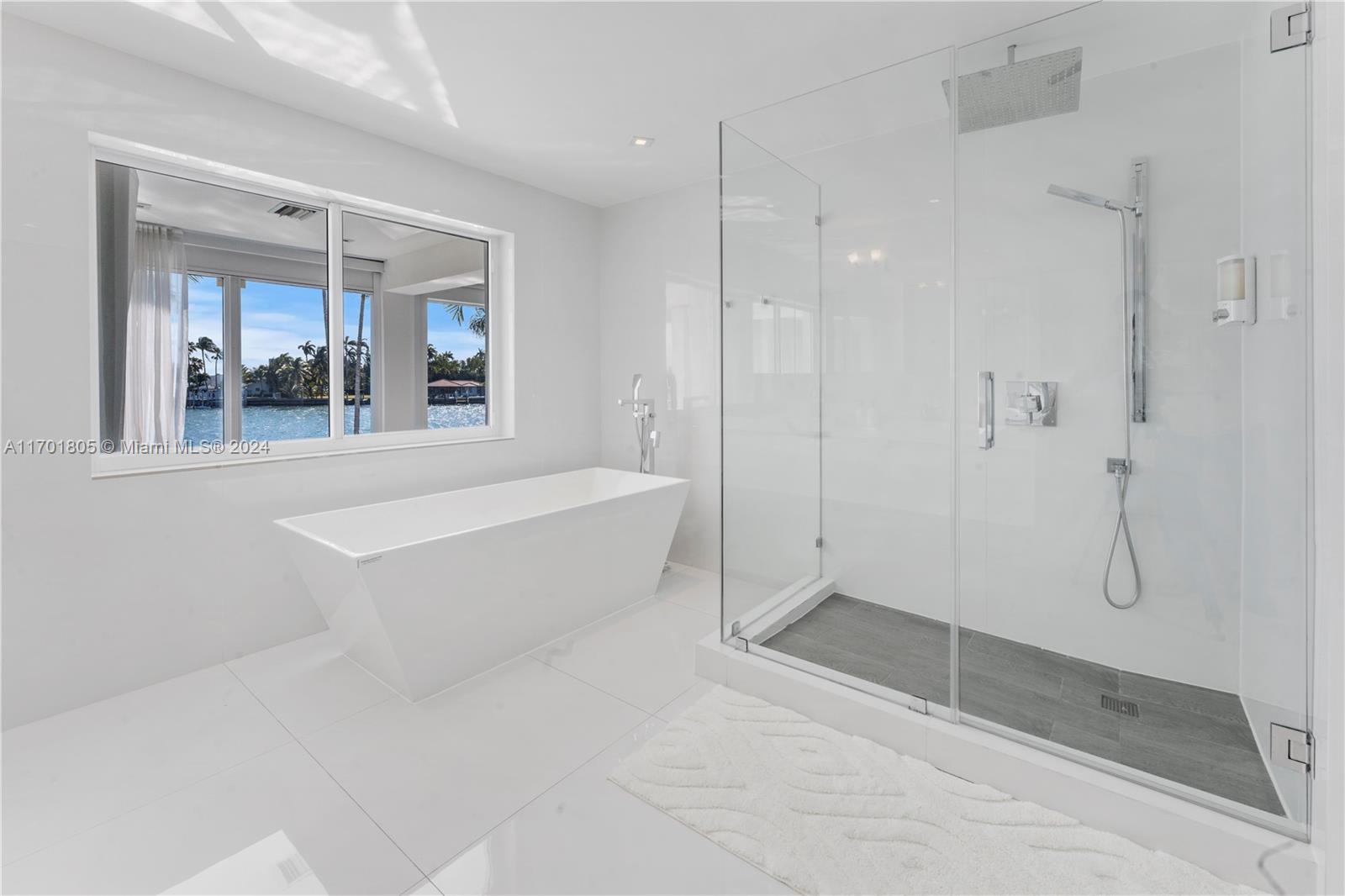 7504 W Treasure Dr North Bay Village, FL 33141