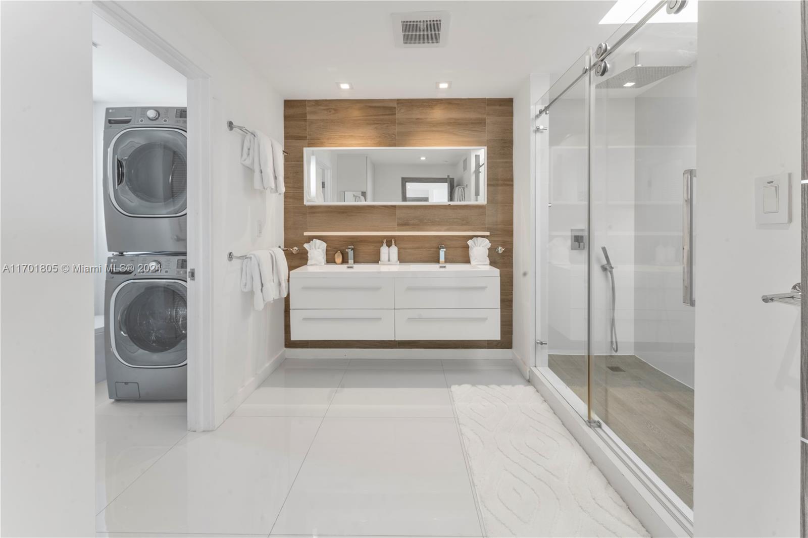 7504 W Treasure Dr North Bay Village, FL 33141