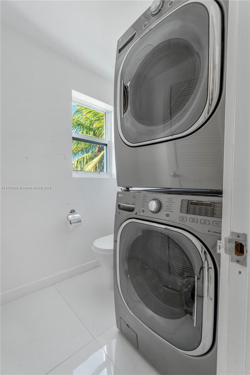 7504 W Treasure Dr North Bay Village, FL 33141