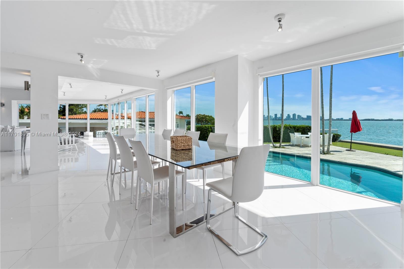 7504 W Treasure Dr North Bay Village, FL 33141