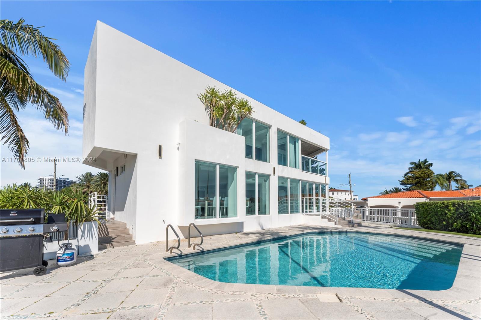 7504 W Treasure Dr North Bay Village, FL 33141