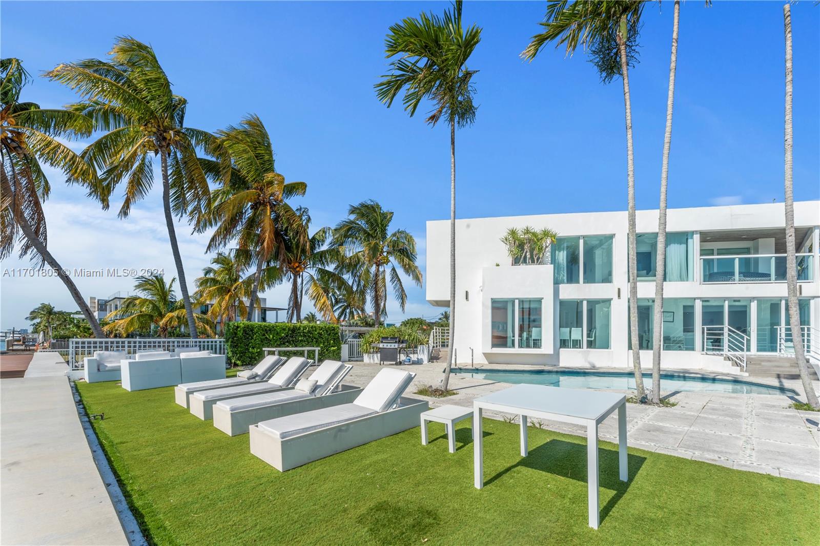 7504 W Treasure Dr North Bay Village, FL 33141