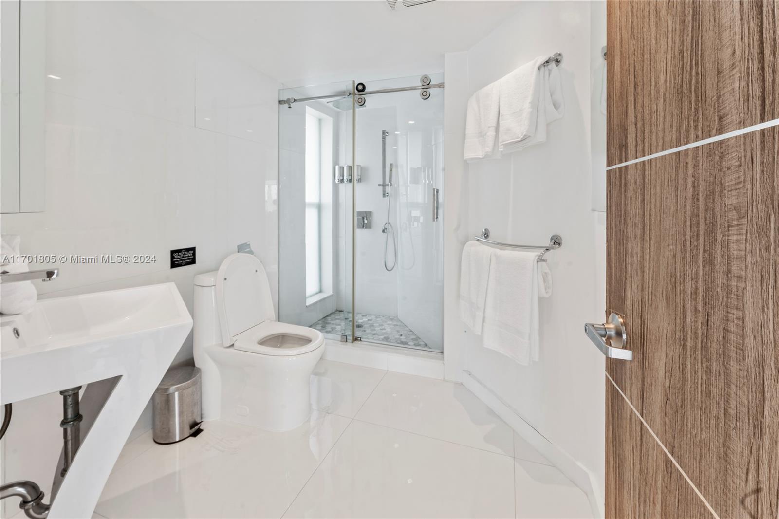 7504 W Treasure Dr North Bay Village, FL 33141