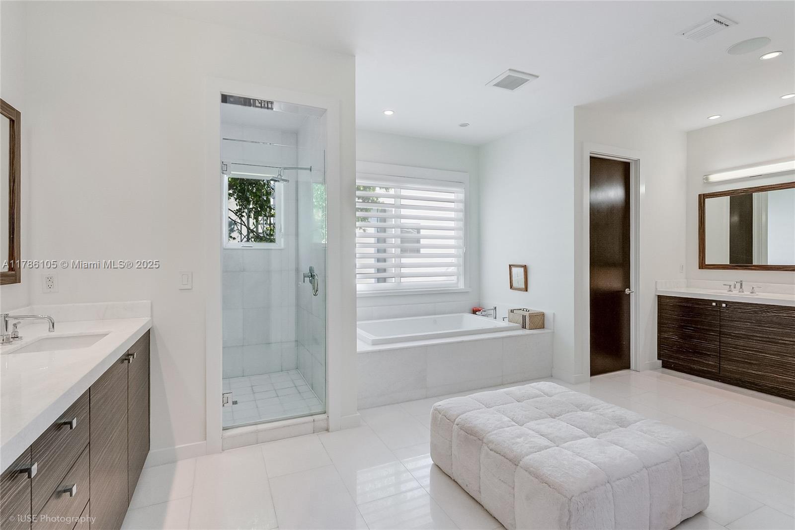 3835 Carole Ct Miami, FL 33133 3835 Carole Ct Miami, FL 33133